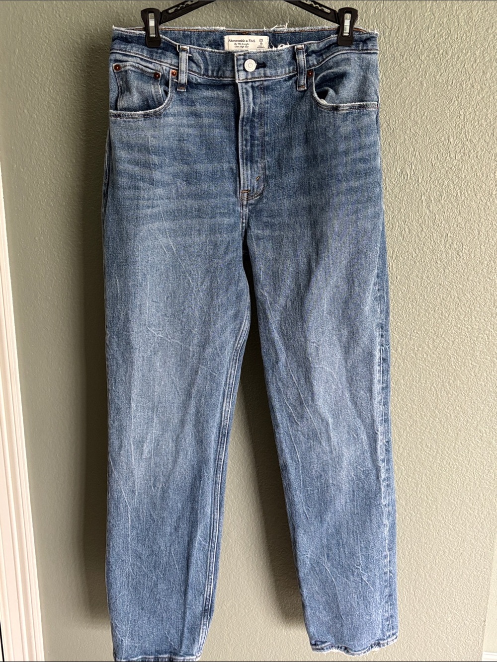 Abercrombie & Fitch Ultra High Rise 90’s Straight Blue Jeans